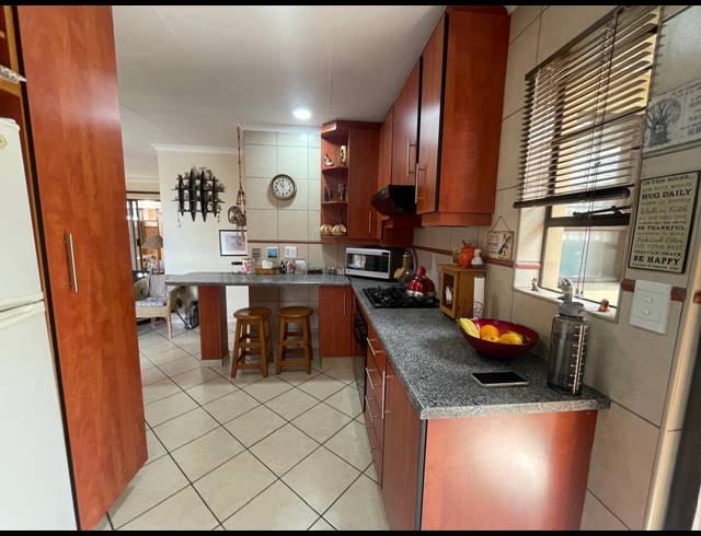3 BEDROOM CLUSTER FOR SALE IN LAMBTON